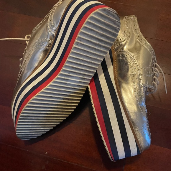 Kurt Geiger Gold & Striped Platforms - Picture 4 of 7